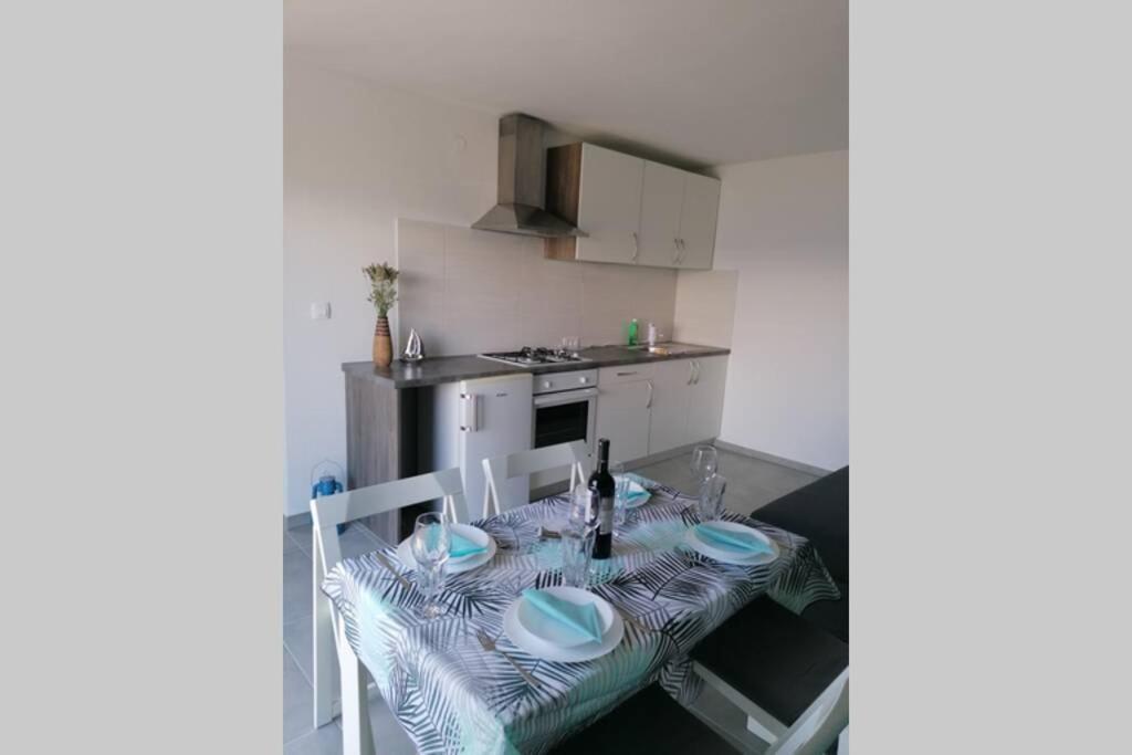 Apartment By The Sea- Santa Marina Raša Kültér fotó