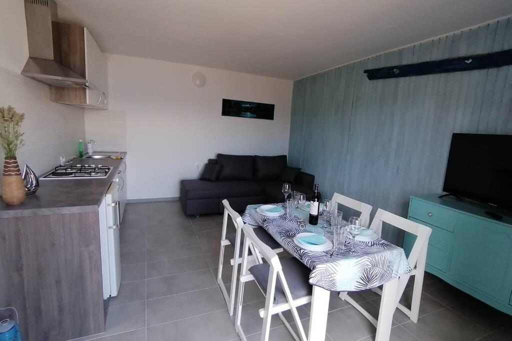 Apartment By The Sea- Santa Marina Raša Kültér fotó
